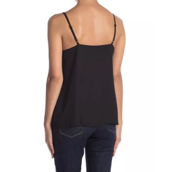 Socialite Scalloped Tank Top - Picture 2 of 3